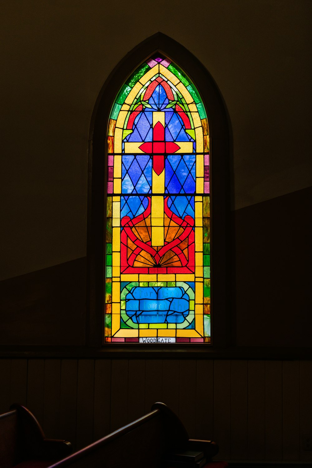 教会のステンドグラスの窓
