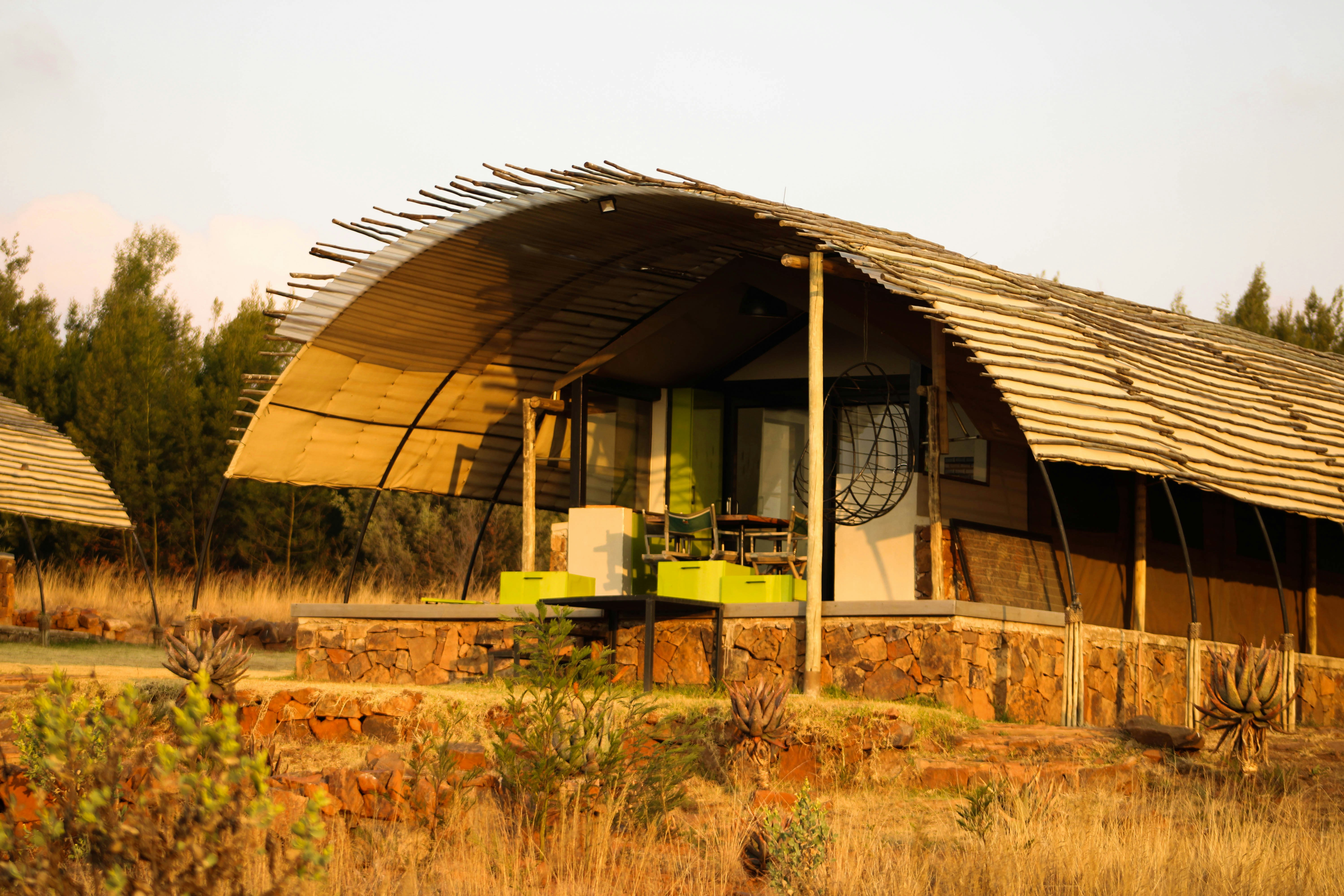 Foto zum Thema Weißes und braunes Holzhaus – Kostenloses Bild zu ...