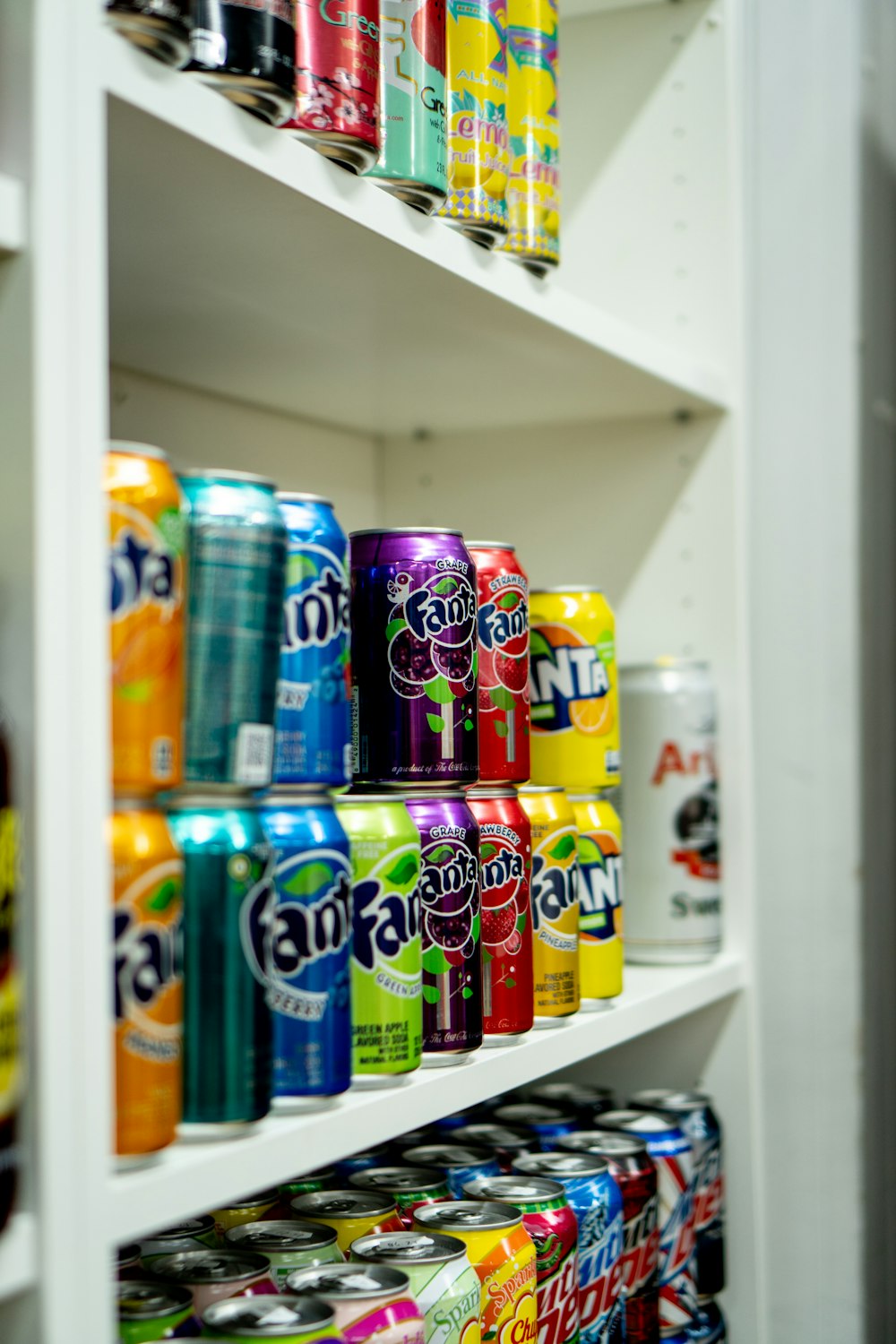 fanta e latas de refrigerante fanta