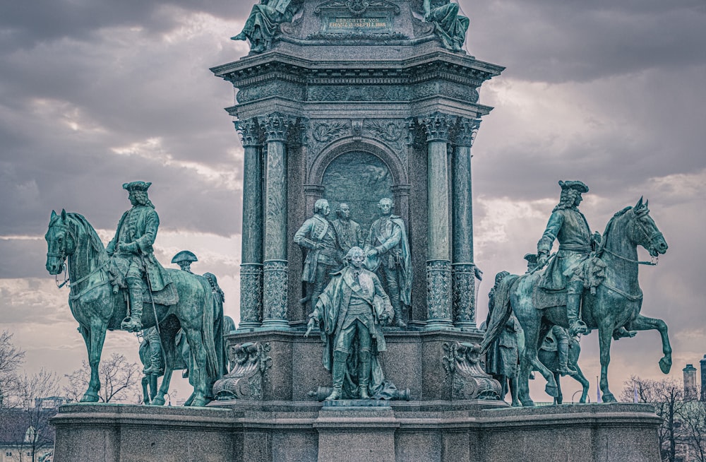 statue of man and woman