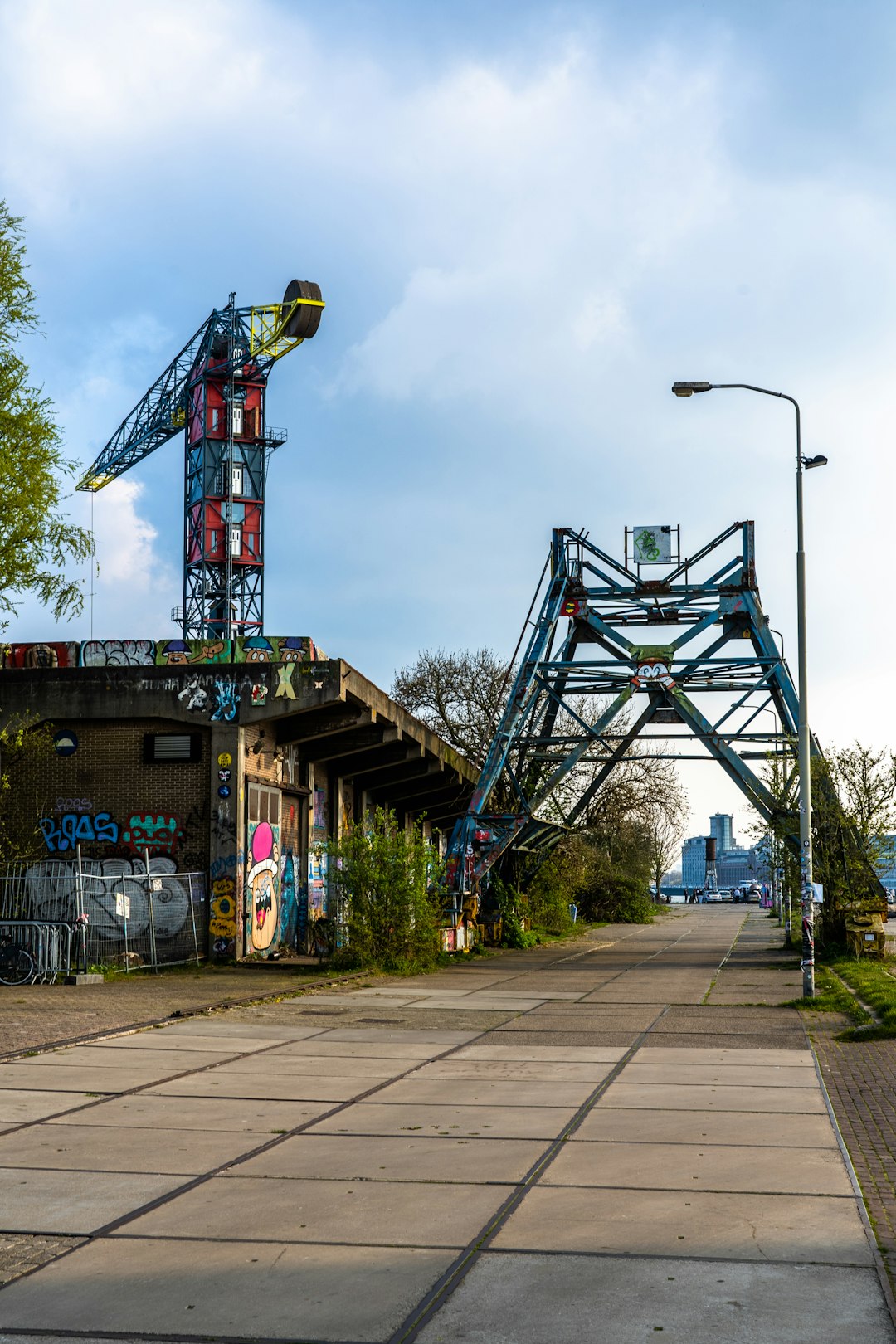 red and black tower crane