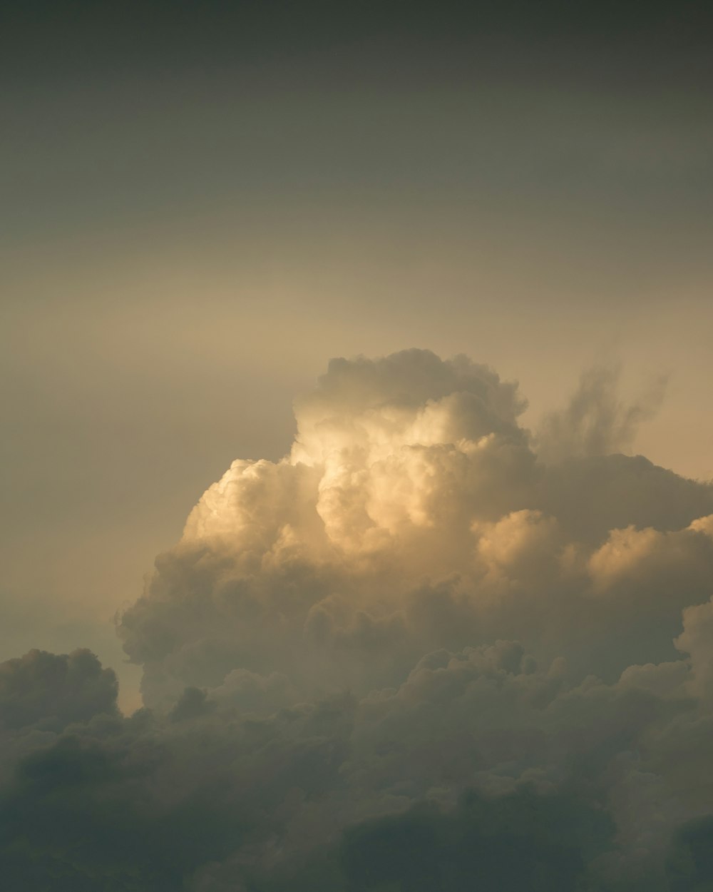 nuvole bianche e cielo blu durante il giorno