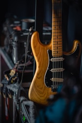 brown and white stratocaster electric guitar