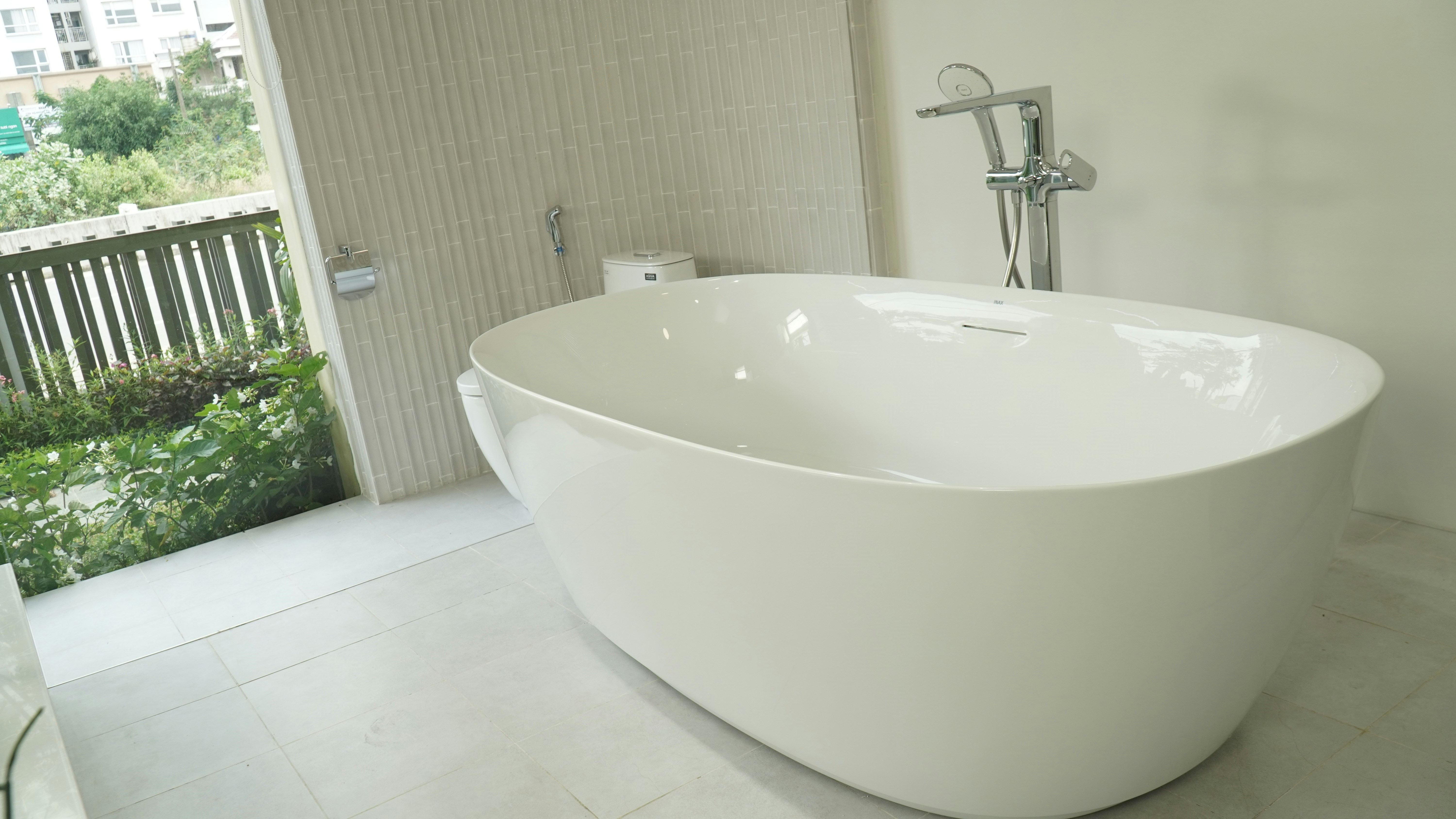 Elegant Freestanding Tub