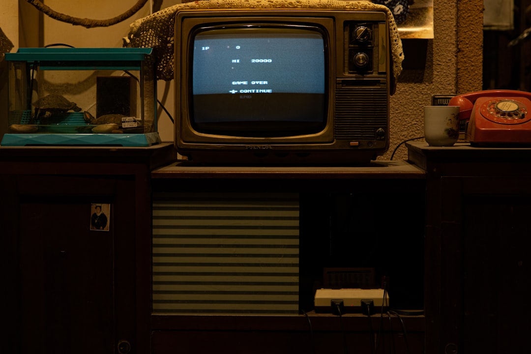 technology テレビ 色 おかしい black crt tv on brown wooden tv rack