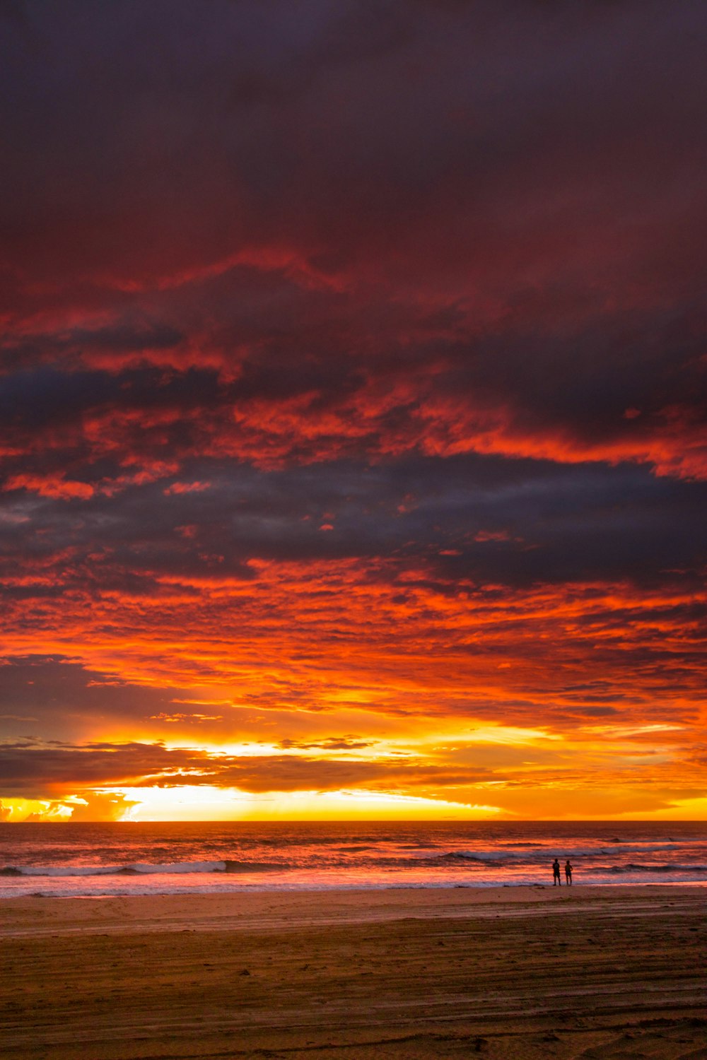 Silueta de nubes durante la puesta del sol