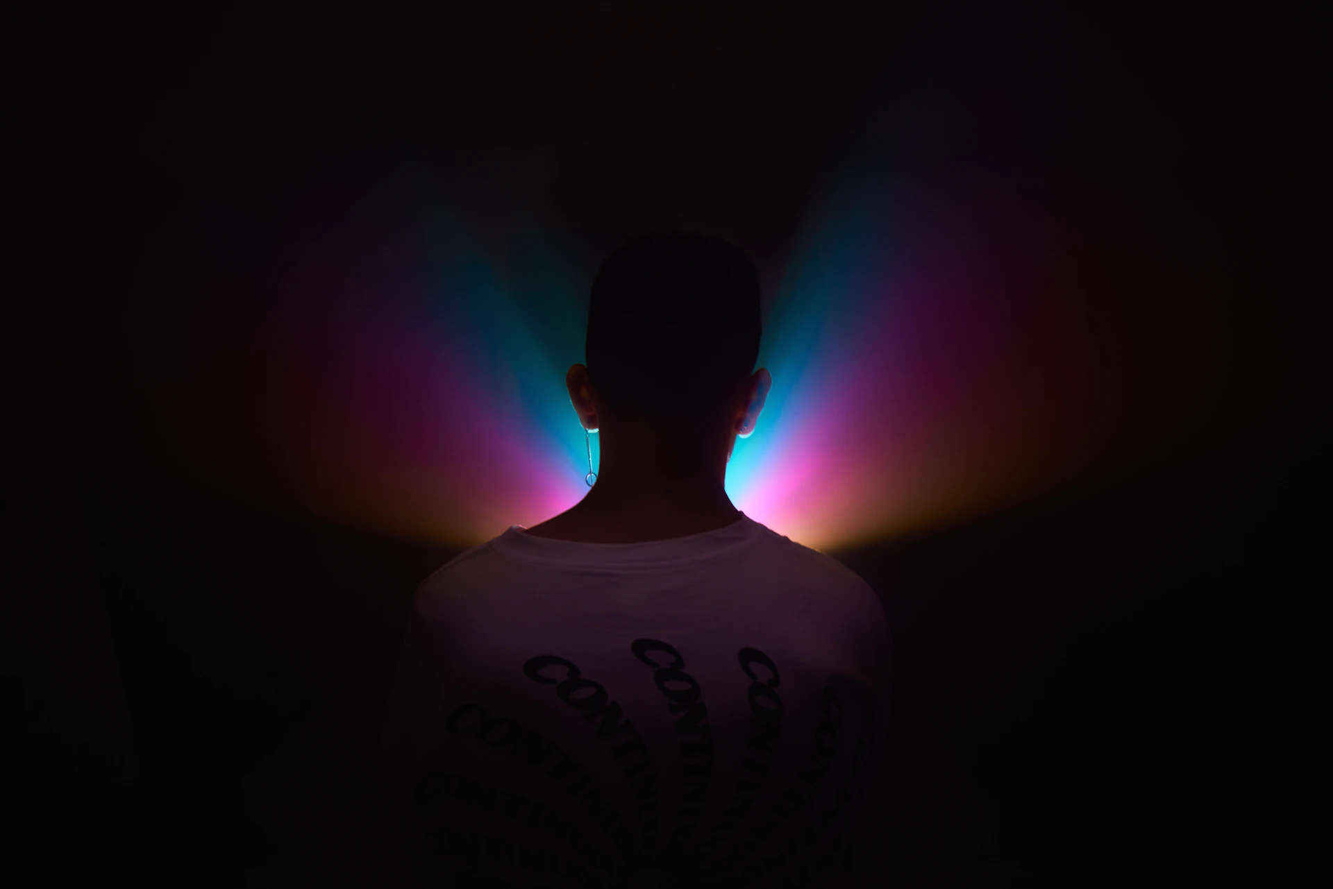 man in black crew neck shirt