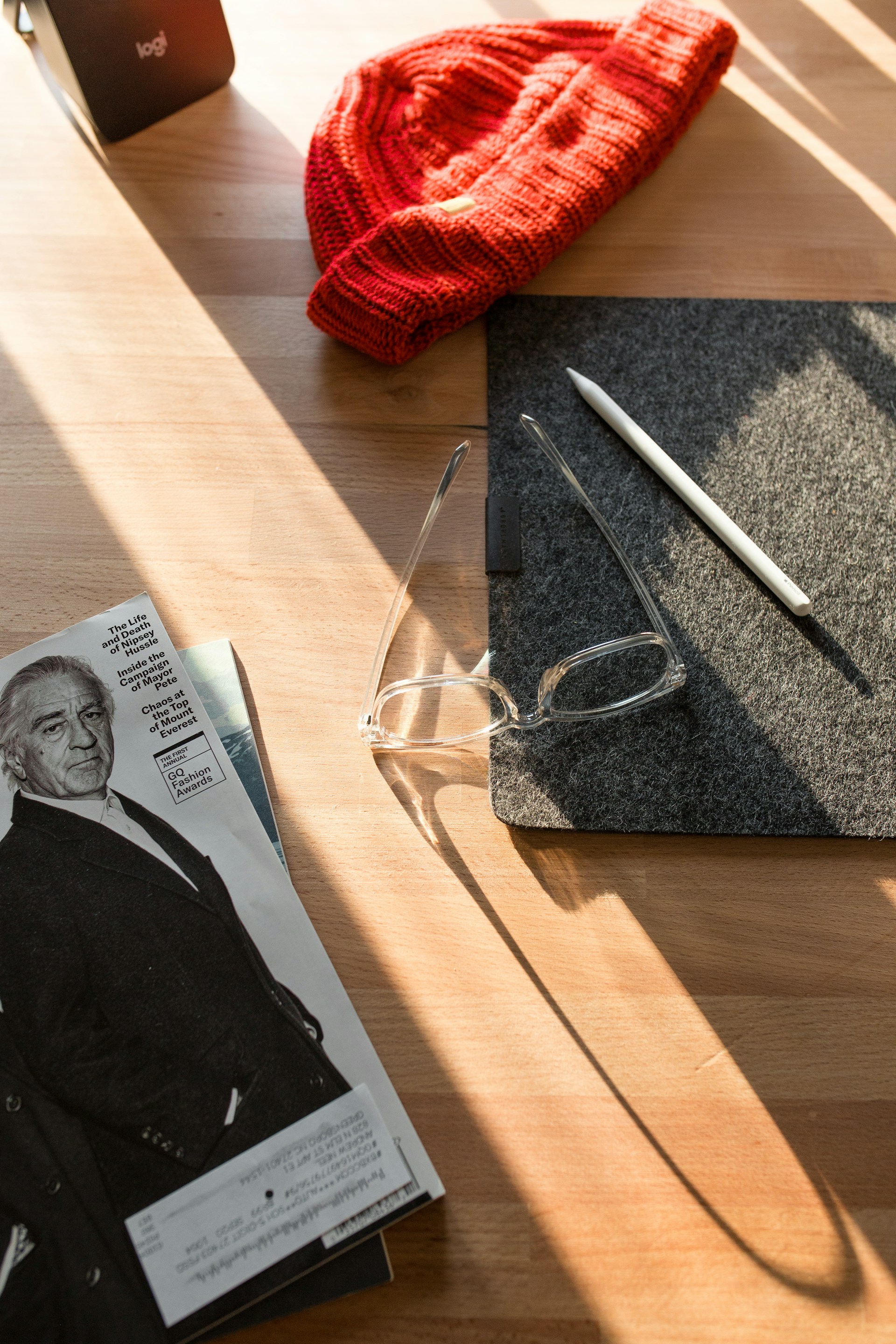 gray computer monitor