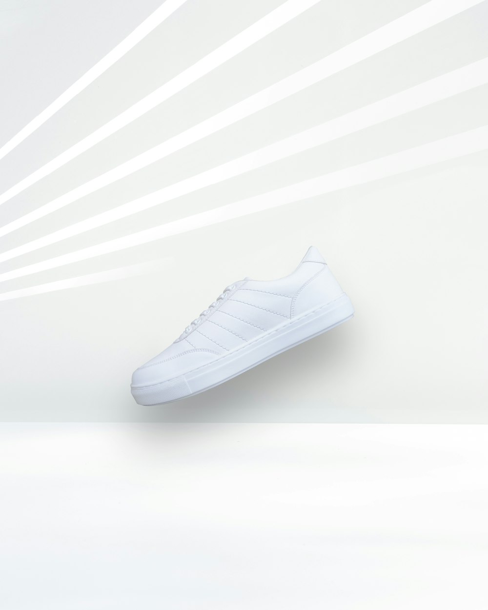 white nike low top sneakers