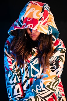 πολύχρωμο φούτερ εκτύπωσης