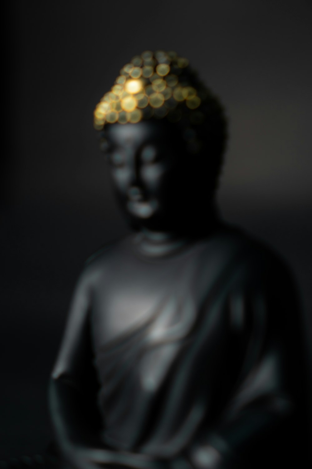 Estatua de Buda de oro en fotografía de primer plano