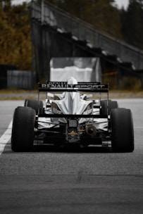 black f 1 race car