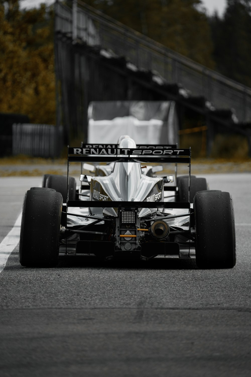 Voiture de course F 1 noire