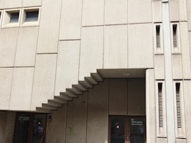 Photo 1625942694014 B5298f3578fb?q=85&w=273&h=462&fit=crop