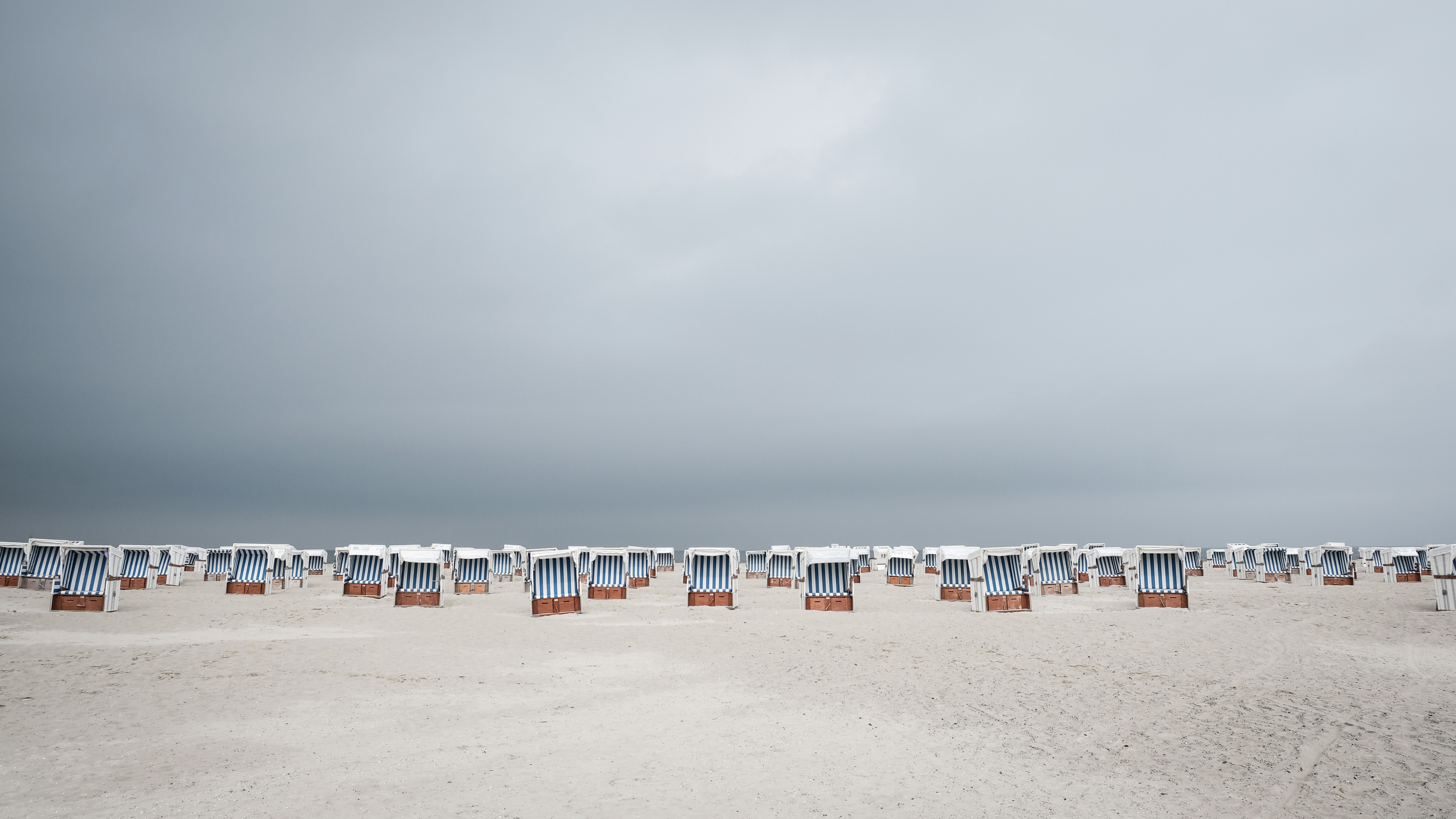 Menschen am Strand tagsüber