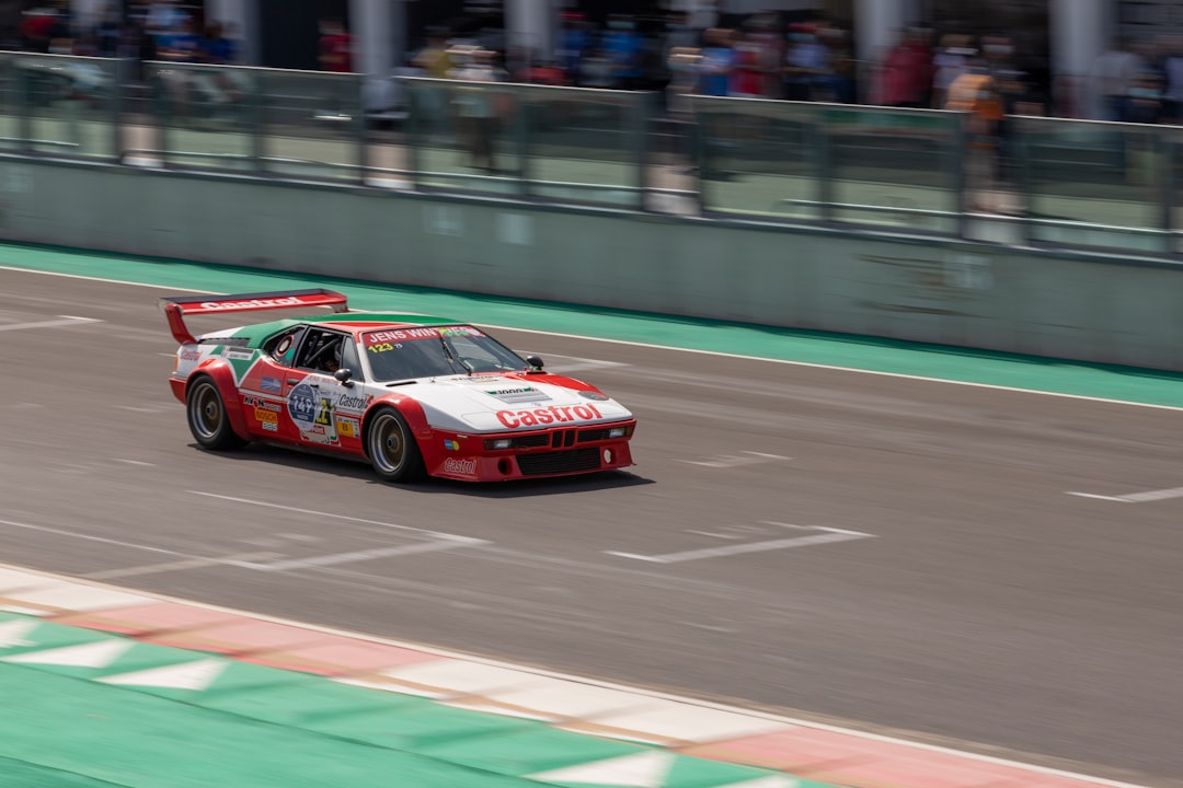 BMW M1 Procar Racing car in red and white on the track - Castle Combe Race Circuit, North Wiltshire, UK – Photo by Maxime Agnelli | Castle Combe England