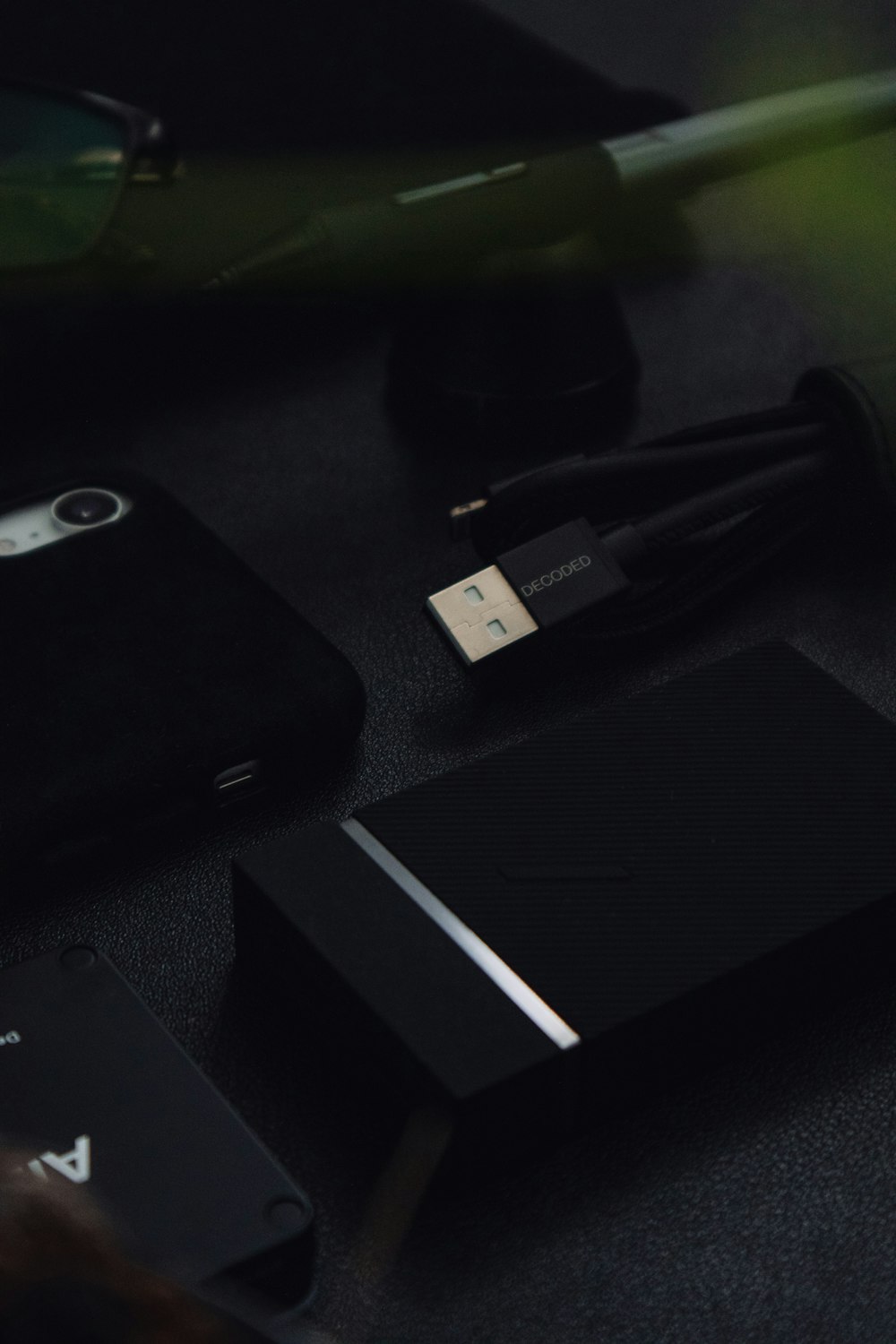 iPhone 5 C noir sur table noire