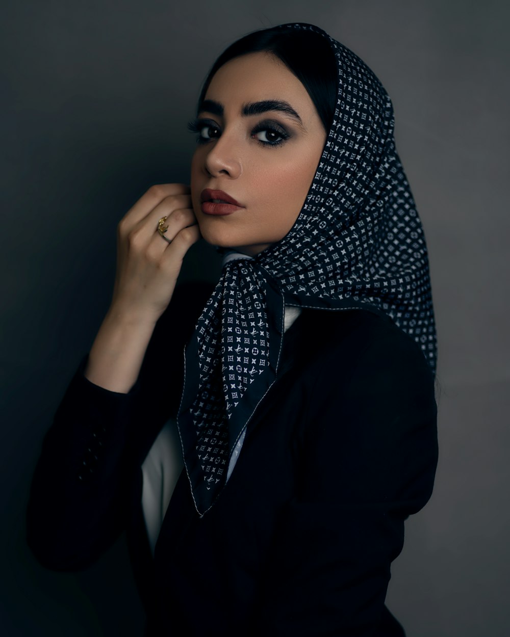 woman in black and white hijab