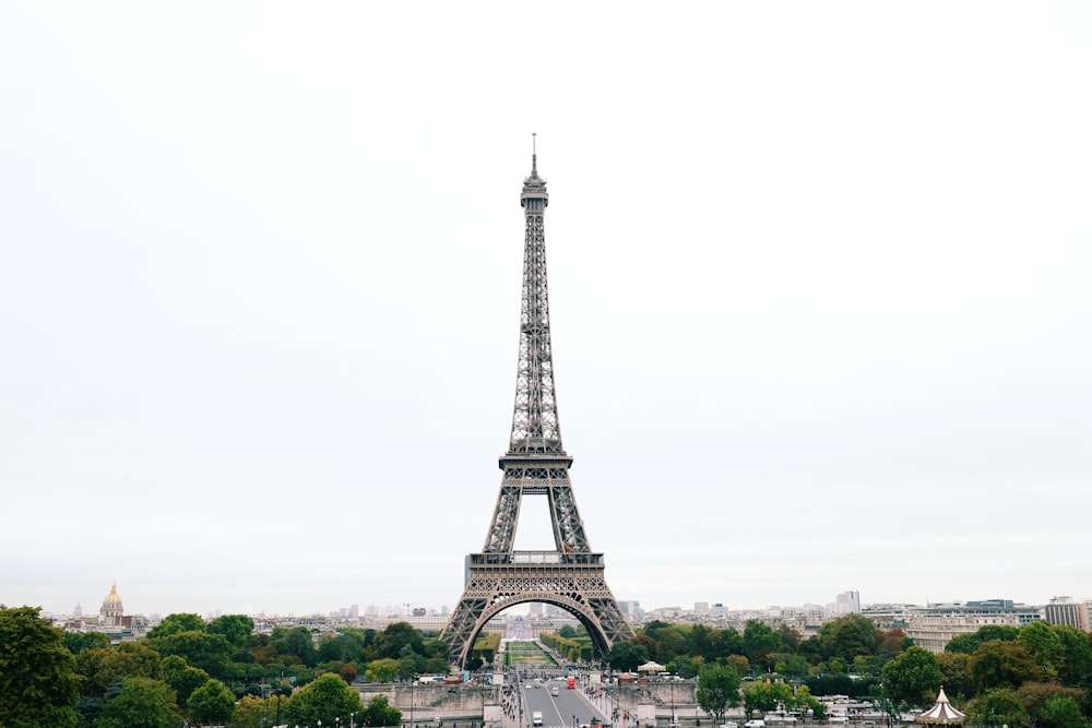 Torre Eiffel a Parigi durante il giorno