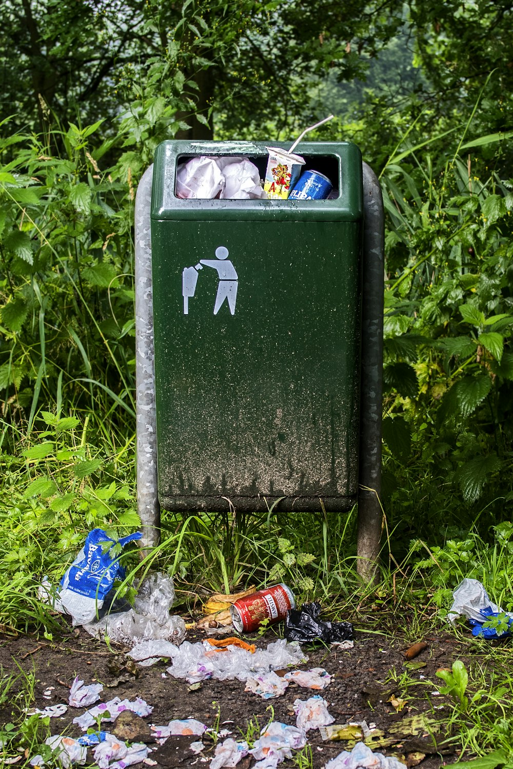 black and green trash bin