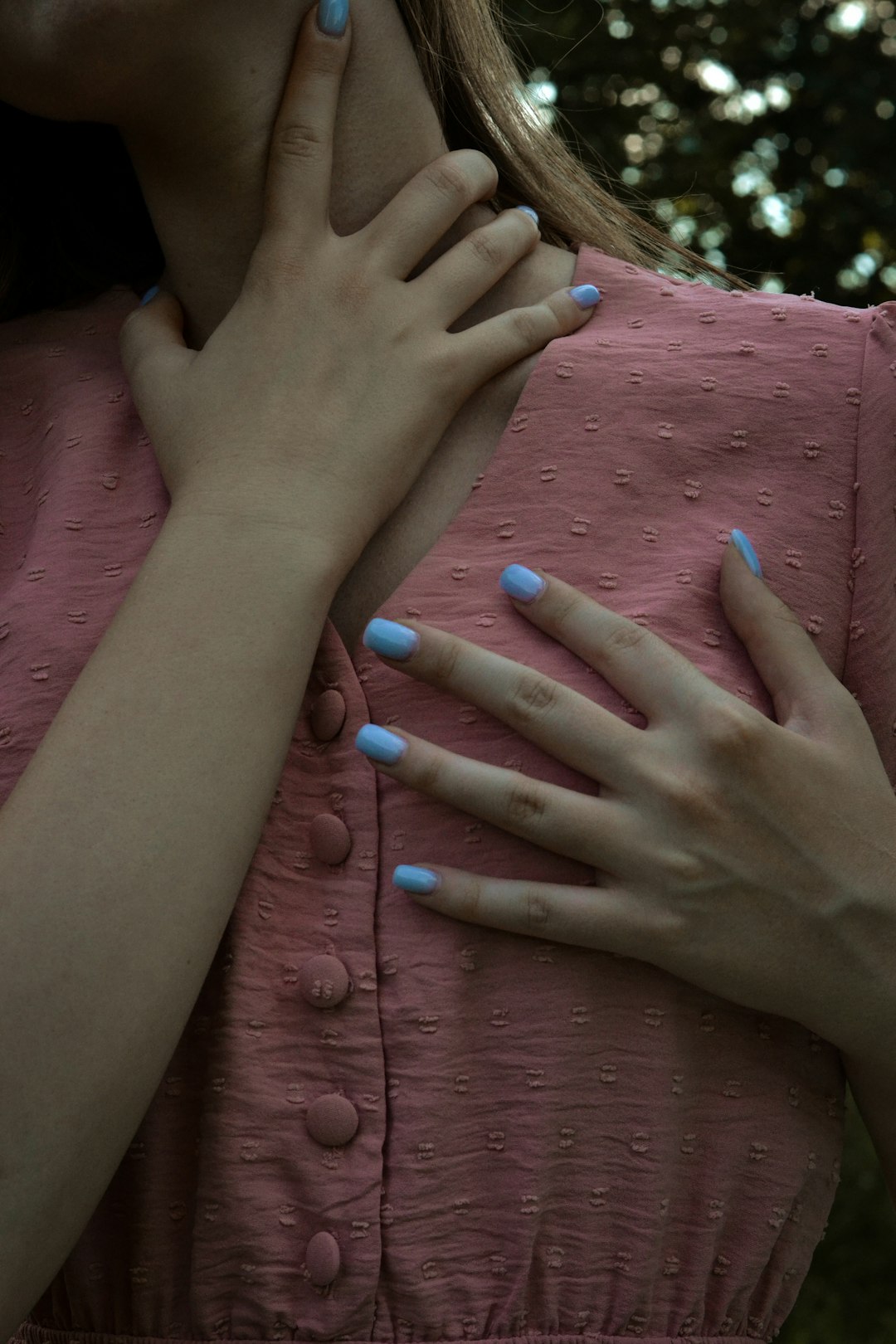 woman with blue manicure and blue manicure