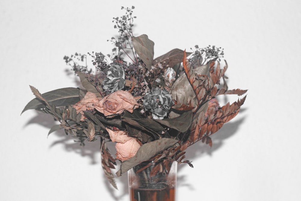 brown dried leaves on clear glass vase