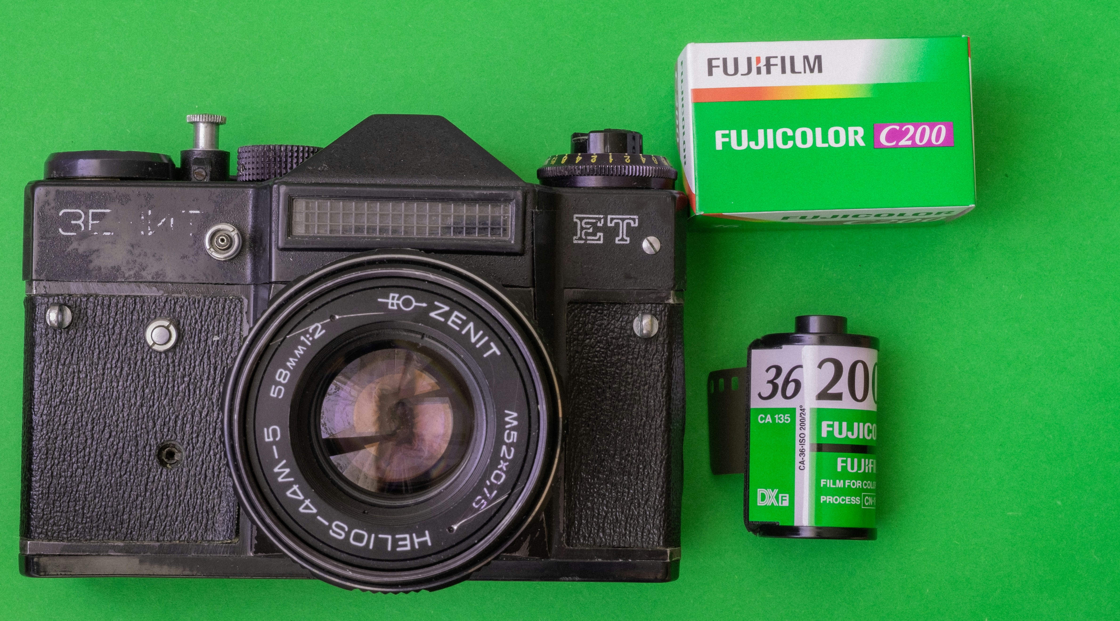 Appareil photo reflex numérique Nikon noir et argent