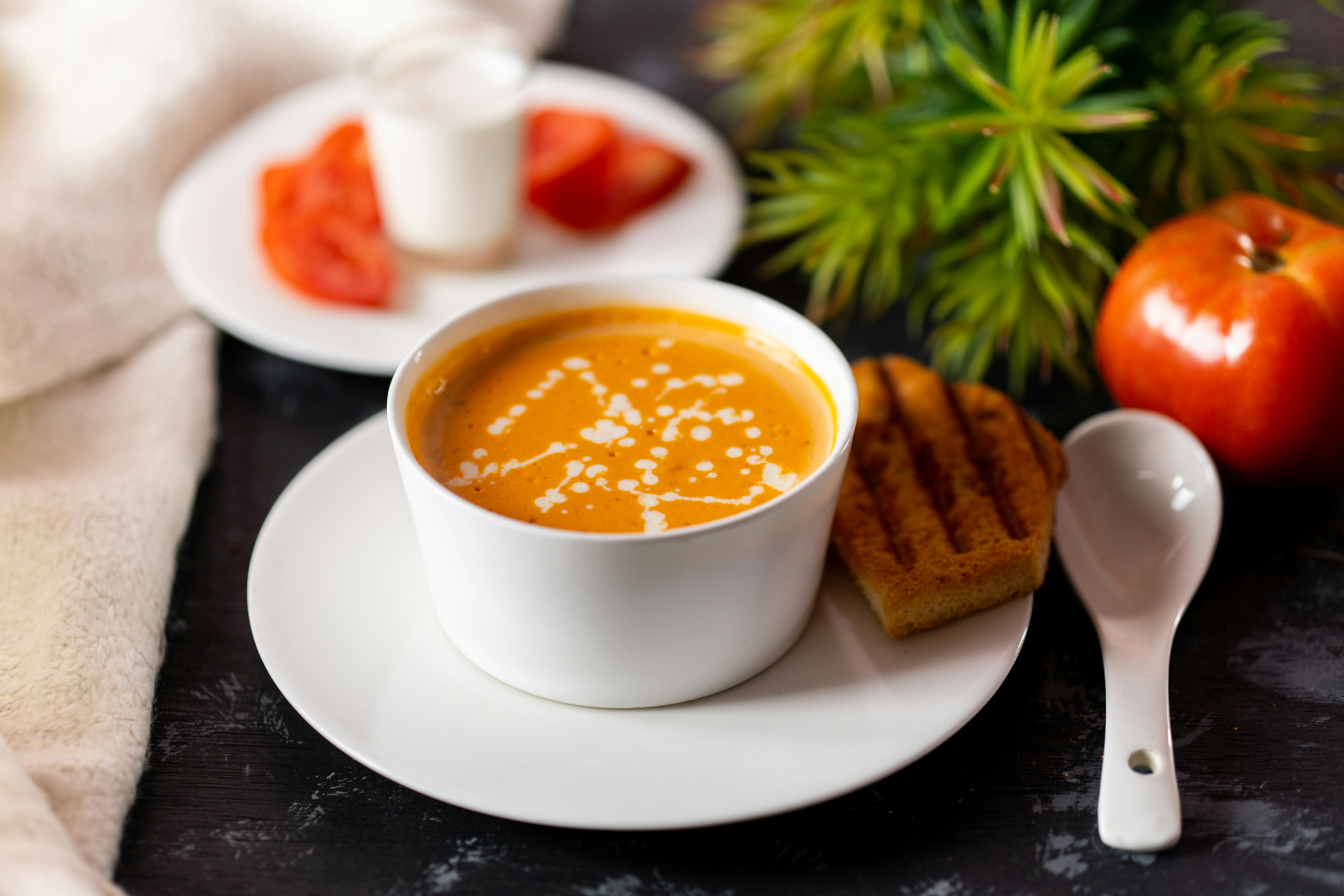 Foto zum Thema Weiße Keramiktasse mit brauner Flüssigkeit – Kostenloses ...