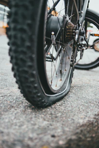black bicycle wheel with tire