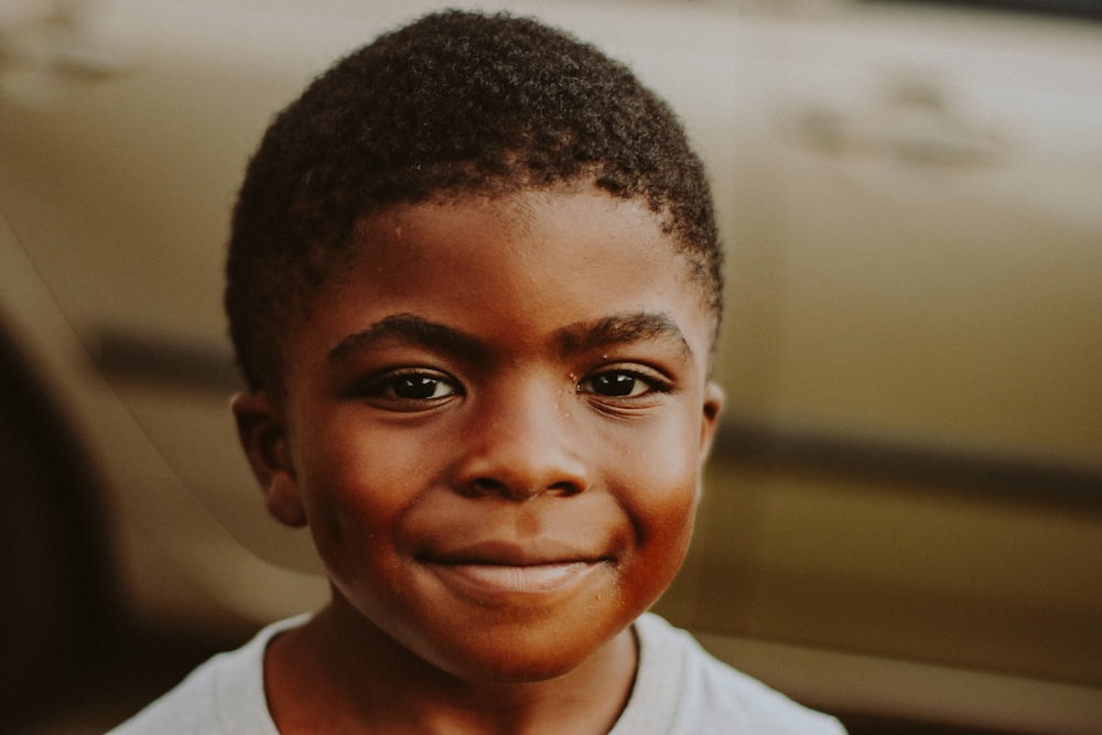 boy in white crew neck shirt