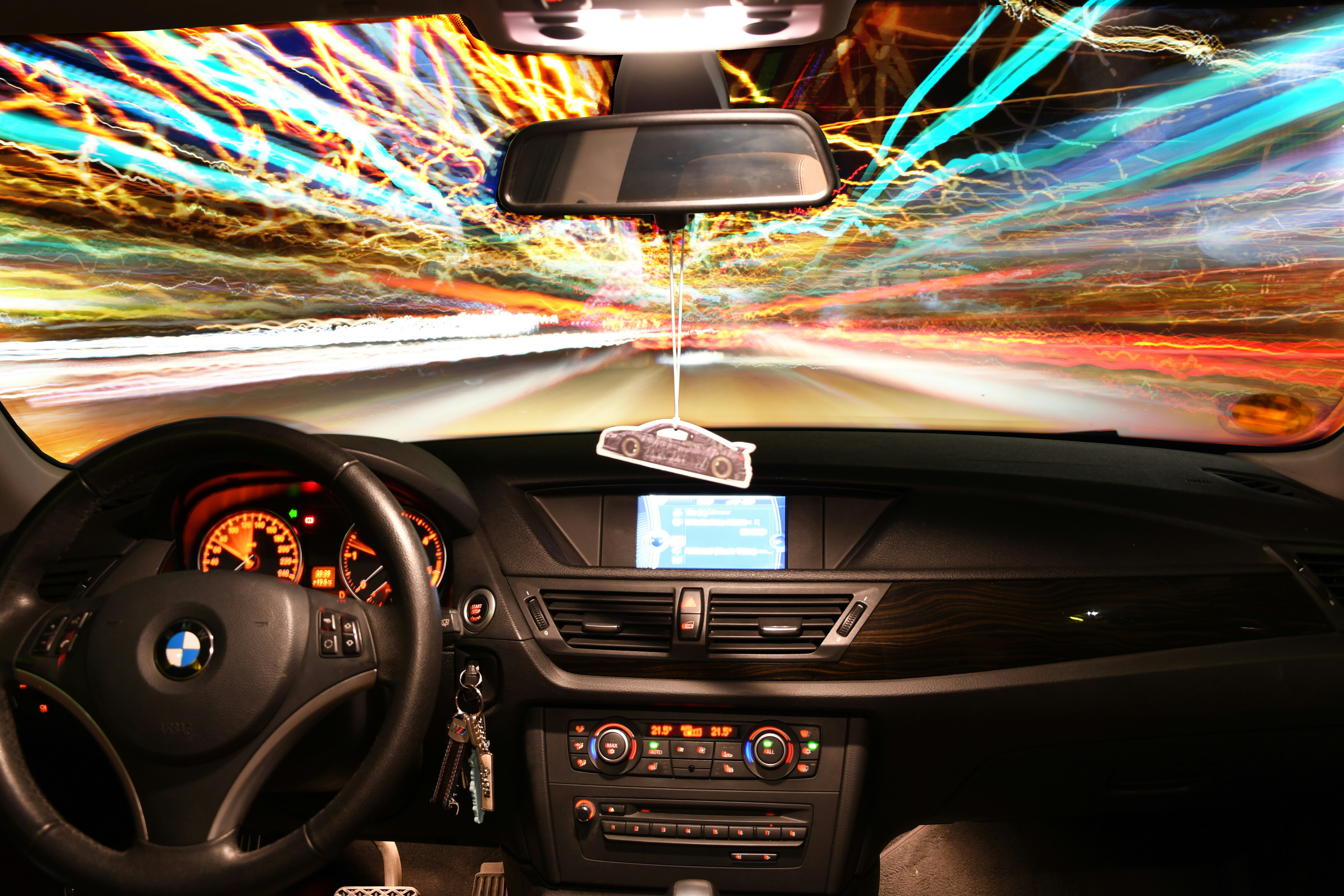 Longexposure of a BMW X1 driving through Dortmund