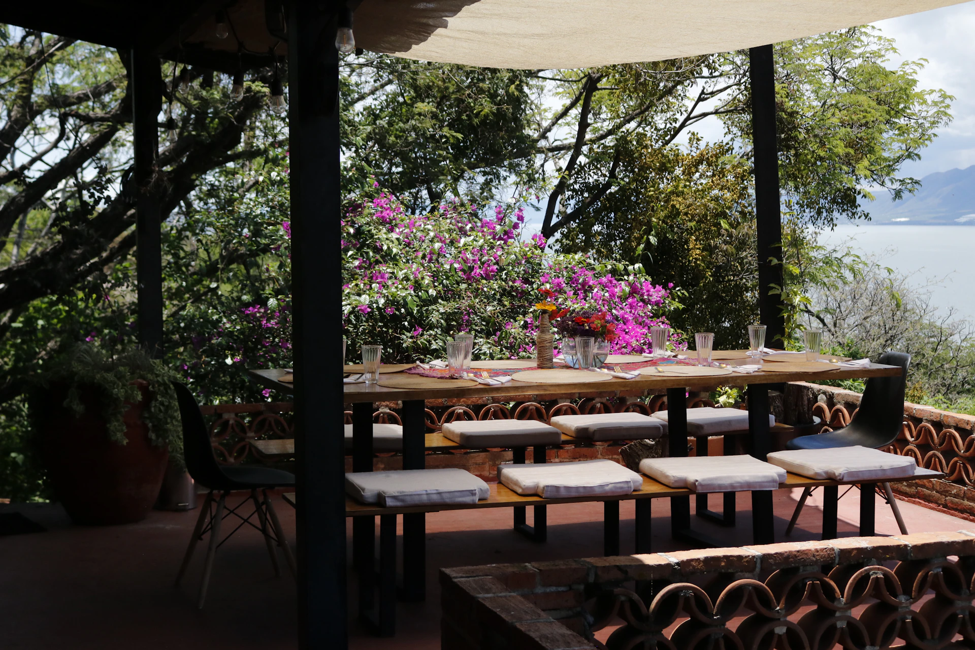 A beautifully set outdoor dining area at éclat séjour, perfect for enjoying gourmet meals under the stars.
