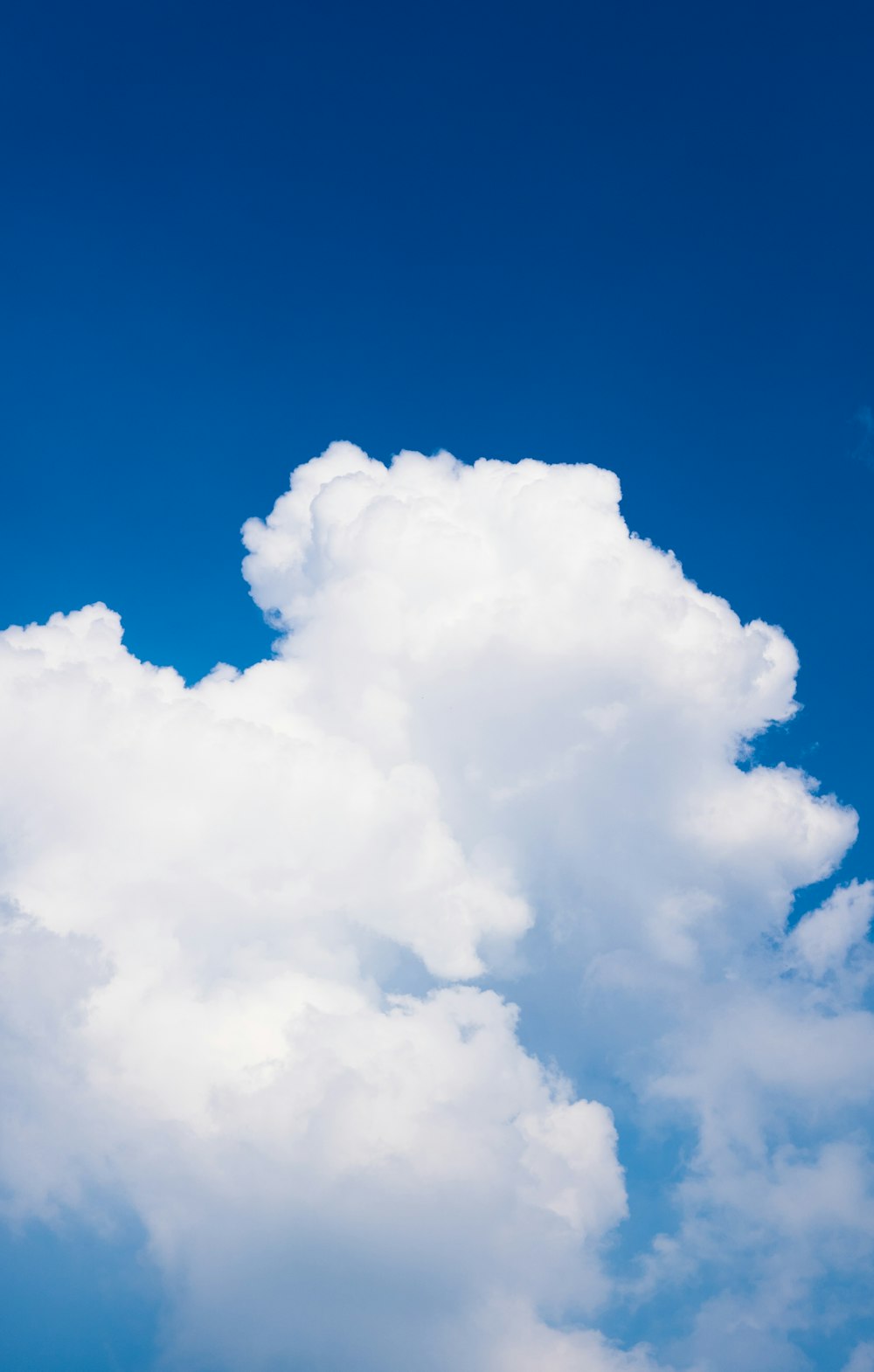 white clouds and blue sky during daytime