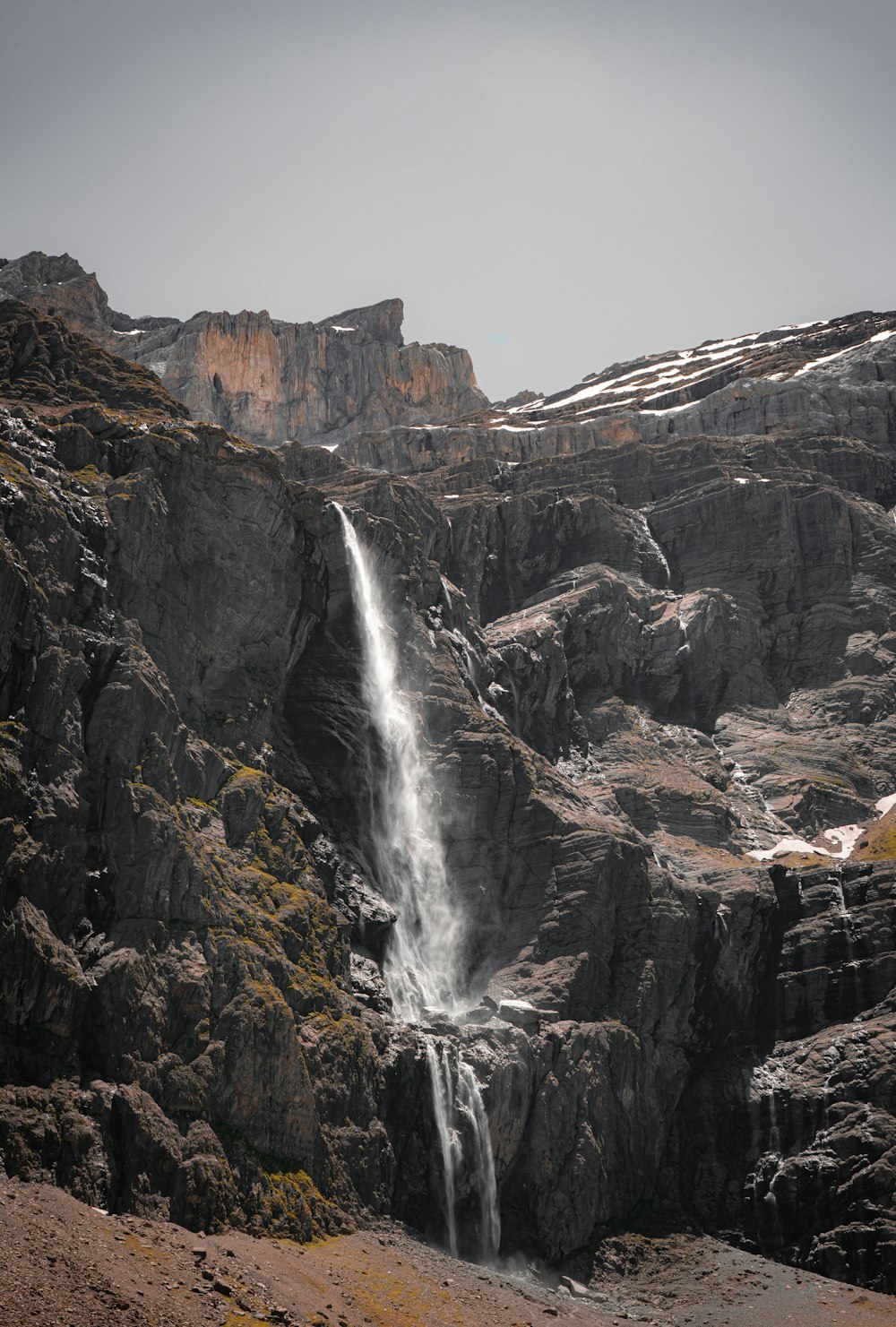 Wasserfälle auf dem Rocky Mountain tagsüber