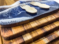 A set of cutting boards in different sizes and shapes.