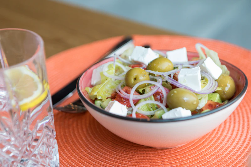 Ensalada Griega (Feta y Aceitunas)