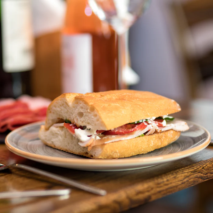 Bocadillo de jamón en pan de barra