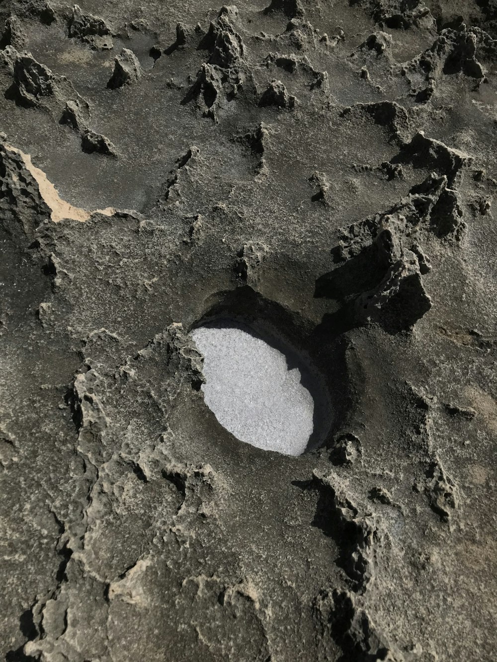 white round stone on brown sand