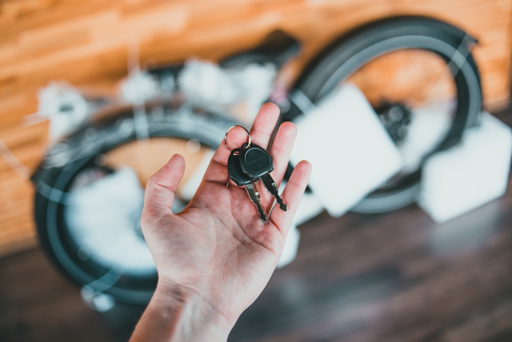 person holding black camera lens