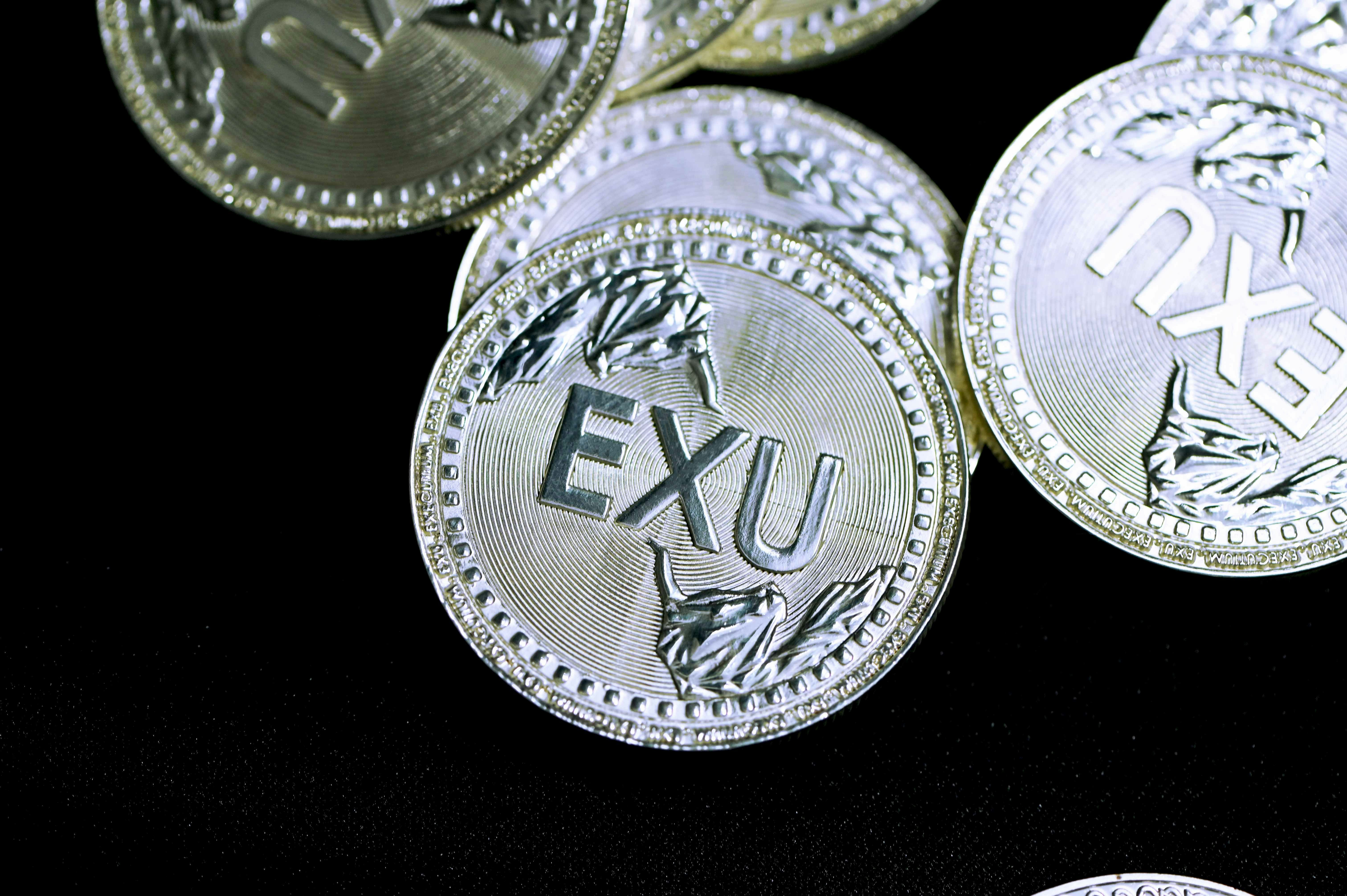 silver and gold round coins