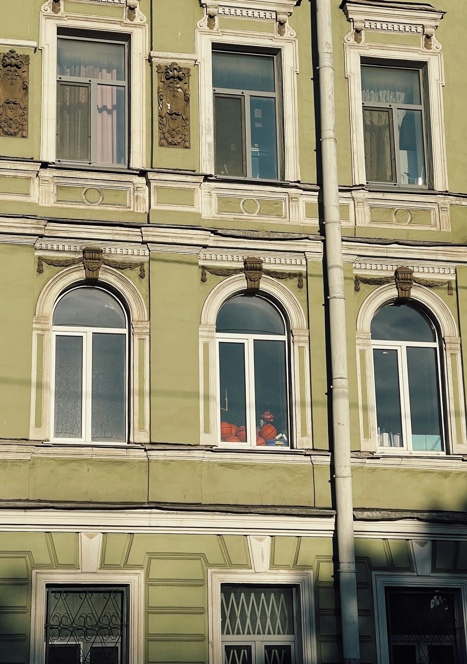 black and brown leather padded tub sofa