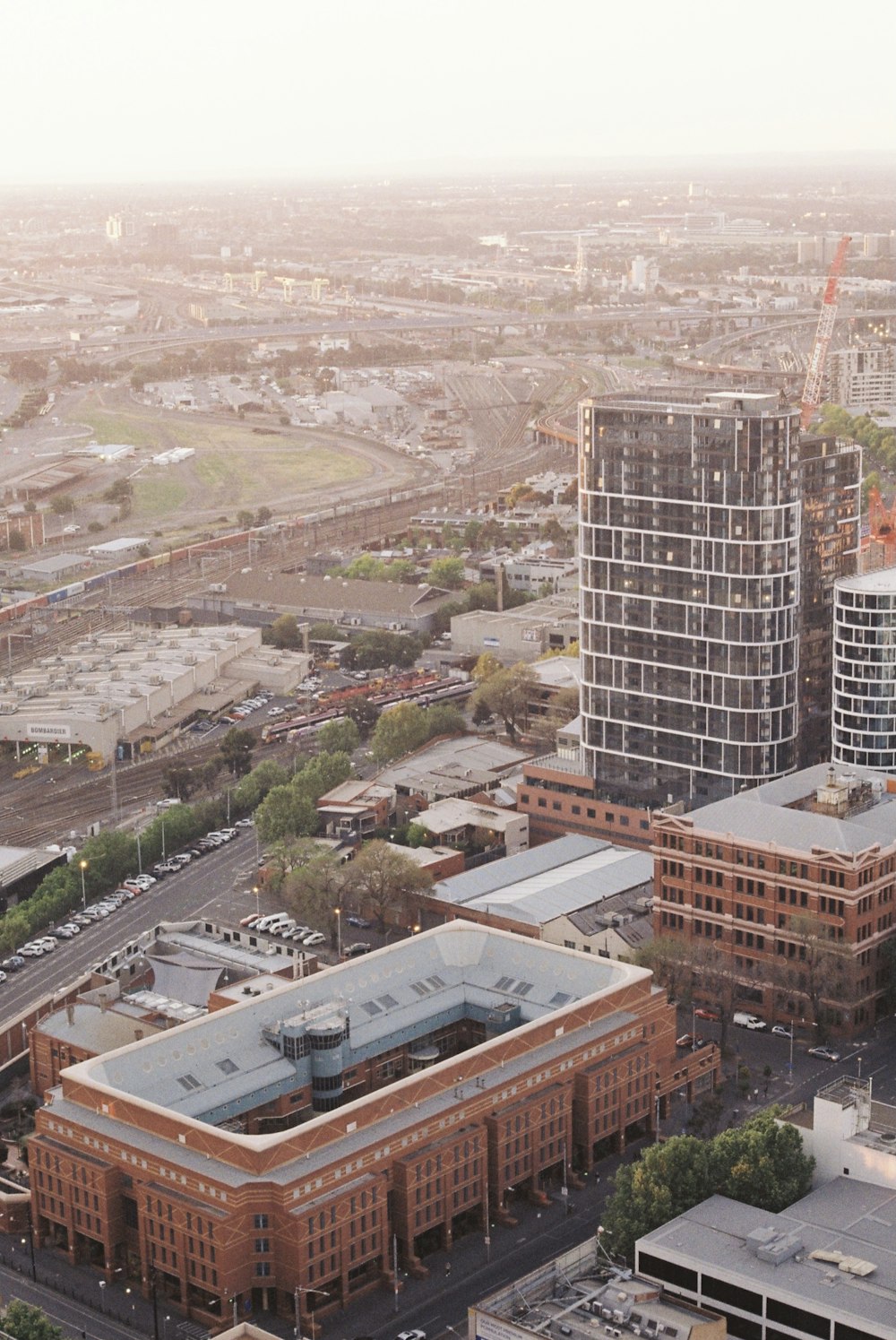 high rise building during daytime