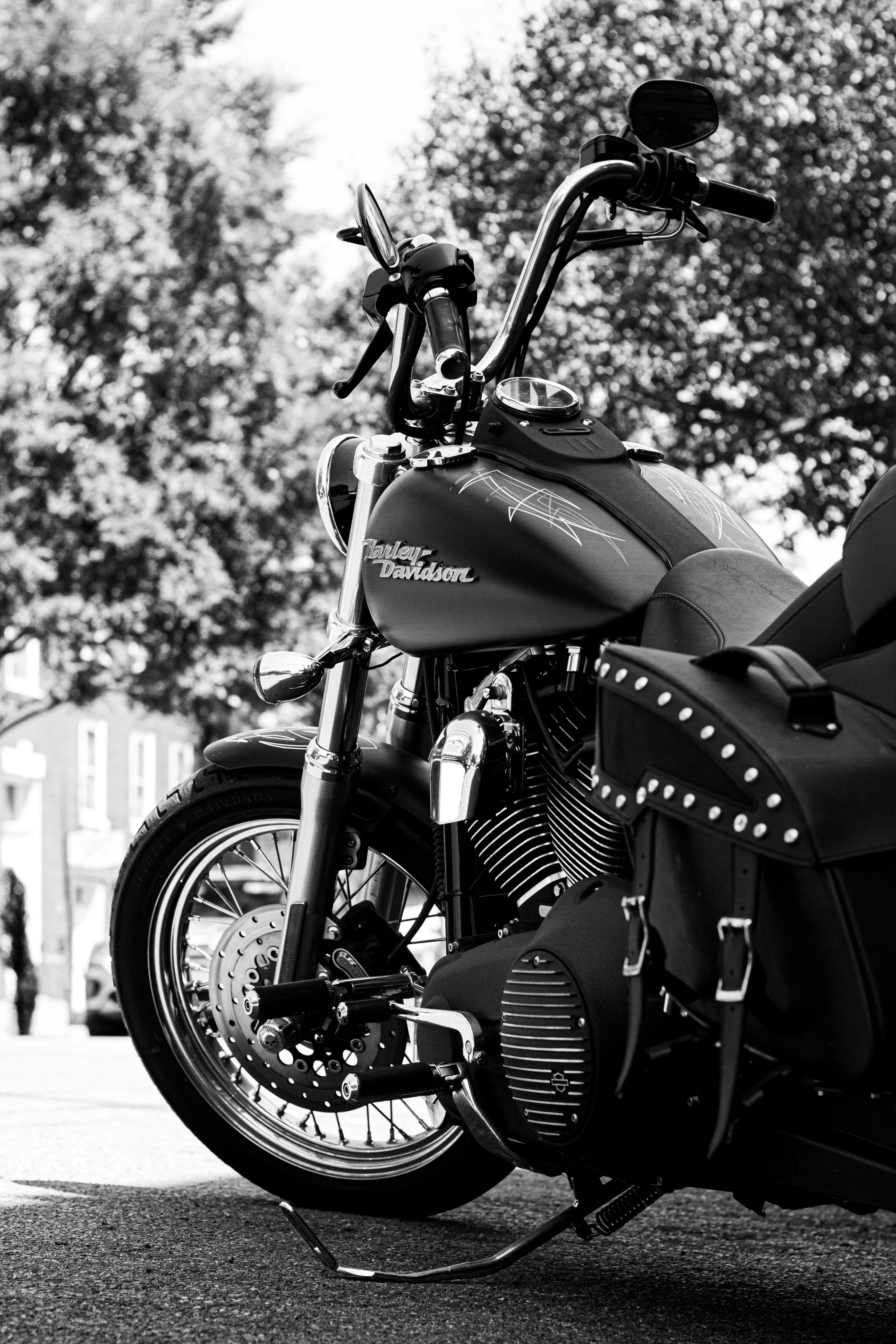 photo-1626282911347-9c486125ab15?ixid=M3wxMjA3fDB8MXxzZWFyY2h8MTh8fG1vdG9yY3ljbGUlMjBzYWxlJTIwc2Vjb25kJTIwaGFuZHxlbnwwfHx8fDE3NjMzOTU2MDl8MA\u0026ixlib=rb-4.1.0