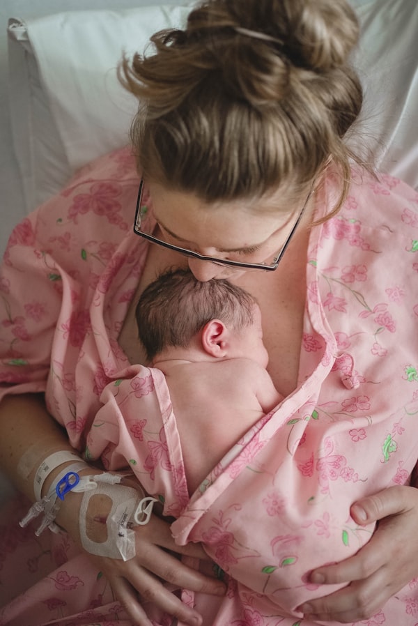 breastfeeding, birth, skin to skin contact