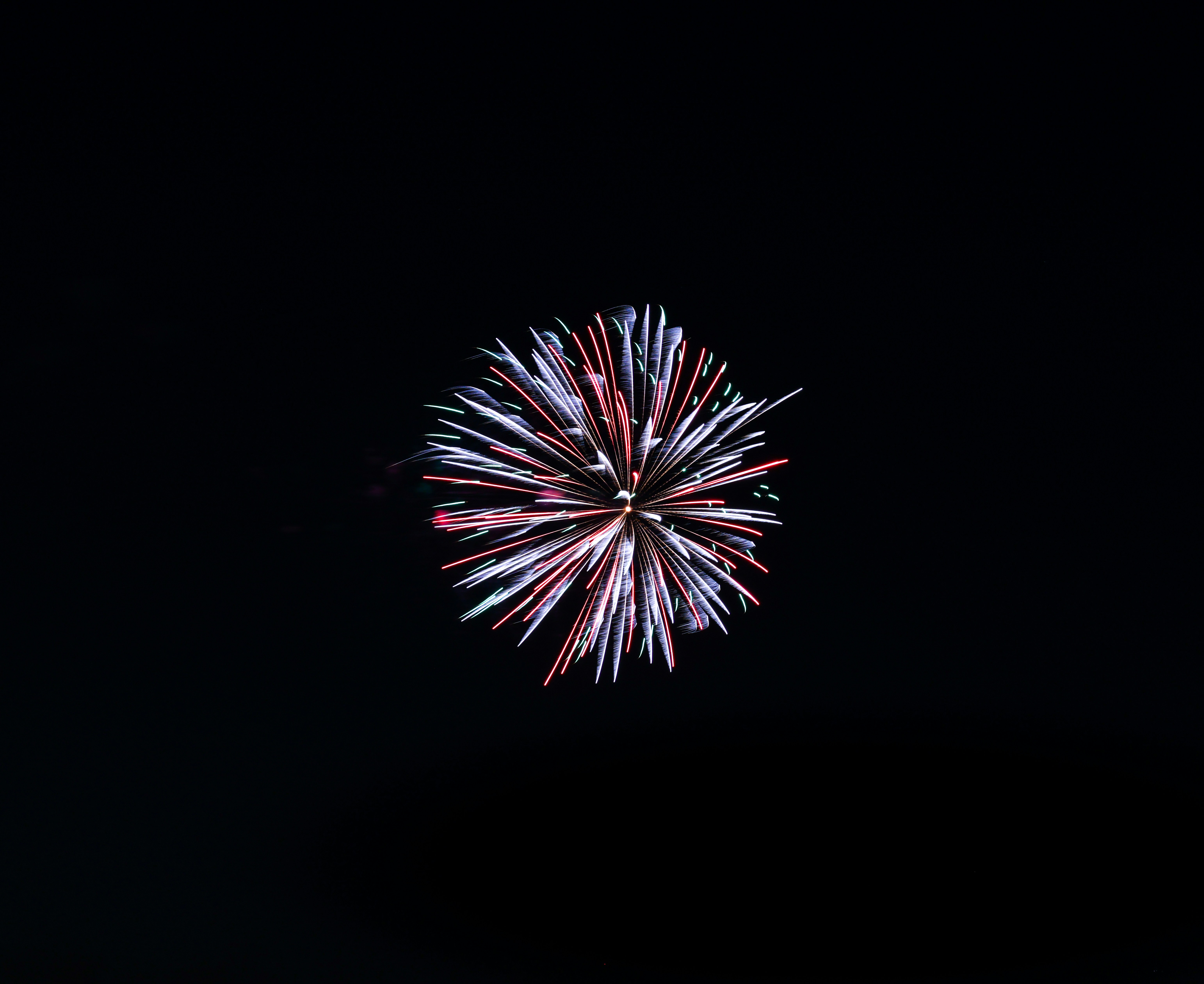 Fondo Vertical Festivo: Fuegos Artificiales Rosas Y Morado Para Una Mágica  Celebración De Navidad Y Año Nuevo Stock de ilustración - Ilustración de  pirotecnia, escritorio: 355895215, image size:3000x2452