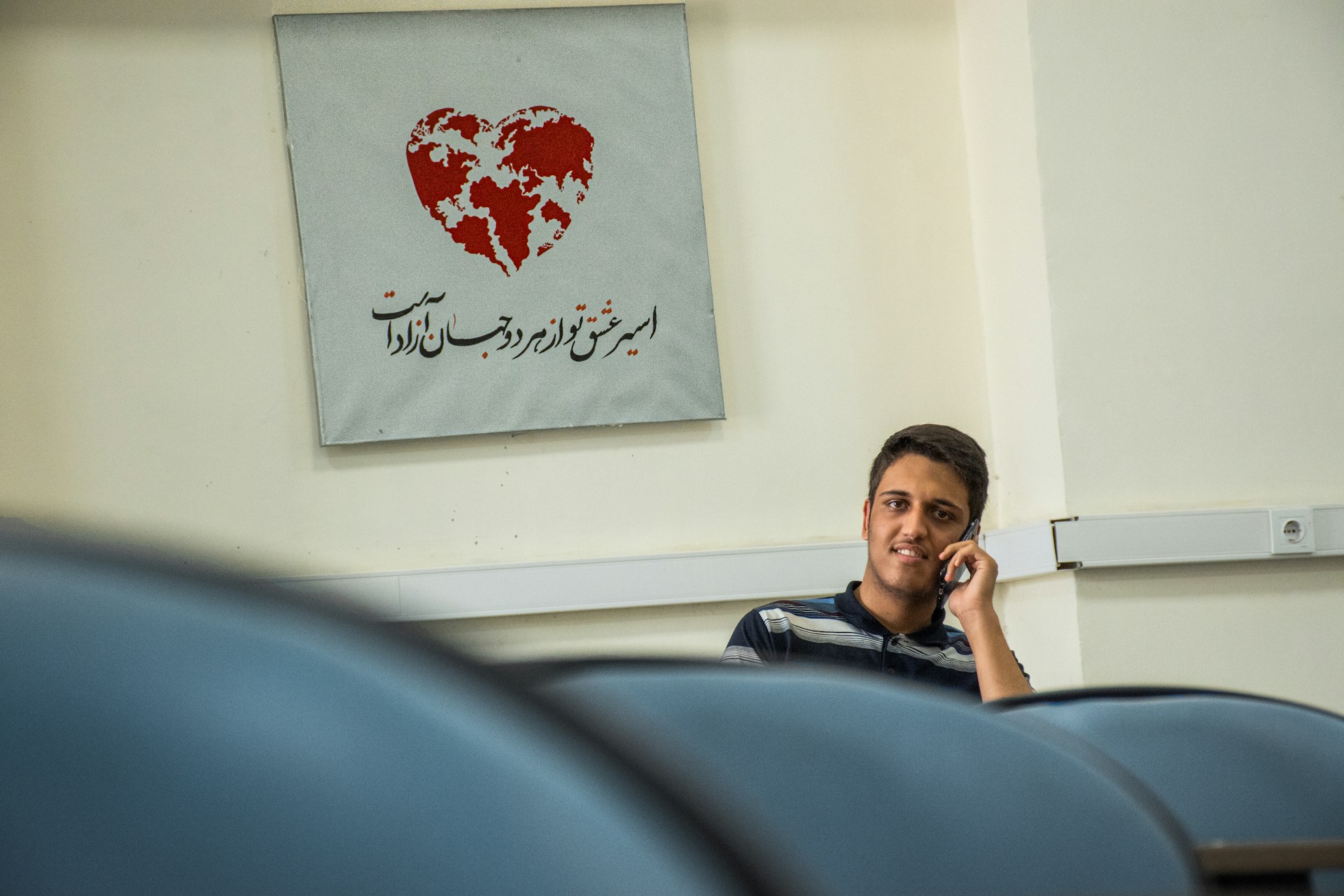 gray computer monitor