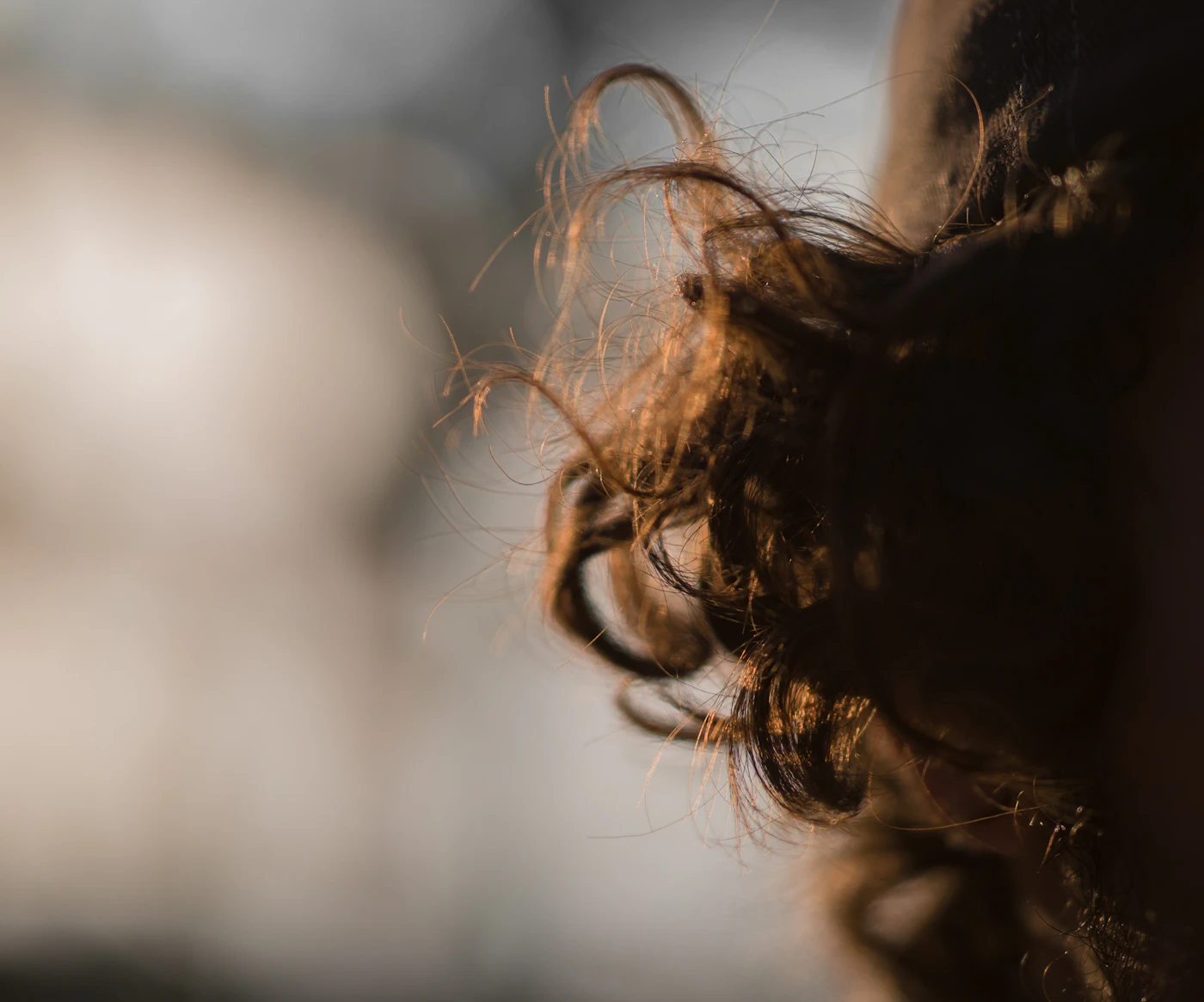 Lissage capillaire : comment un shampoing prépare la discipline sans agresser la fibre