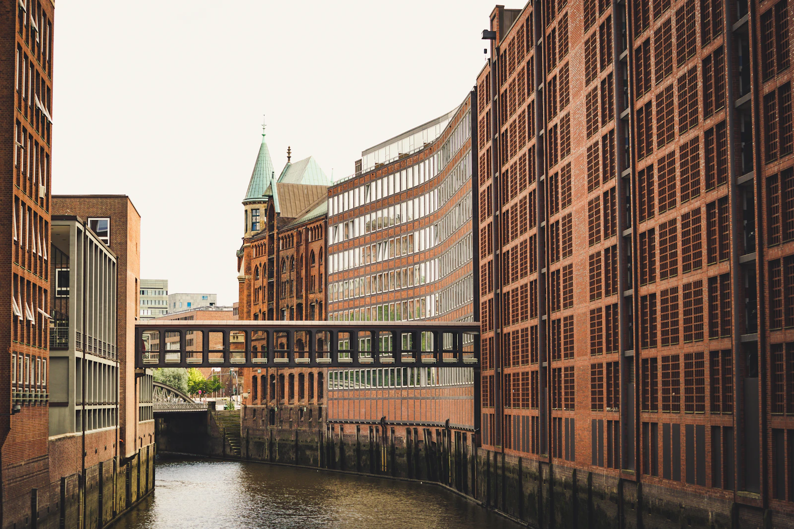 Backsteingebäude am Fleet in der Hamburger Speicherstadt