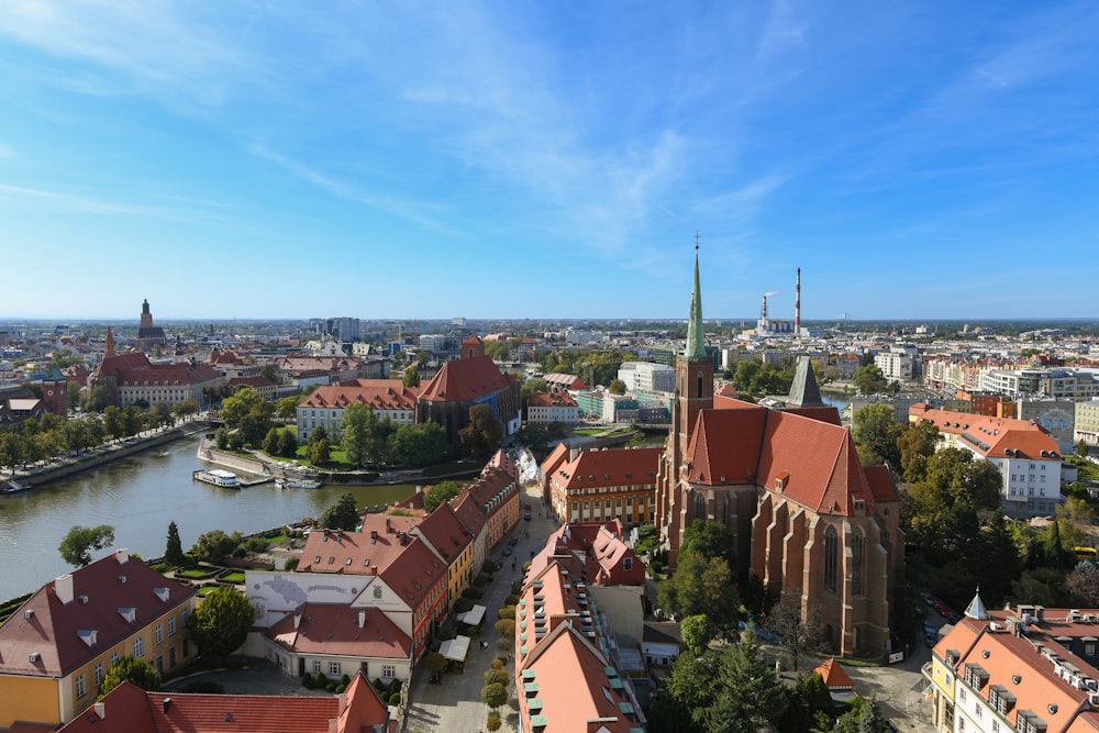 Luftaufnahme von Stadtgebäuden tagsüber