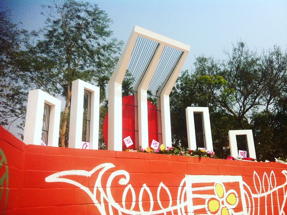 red and white coca cola signage